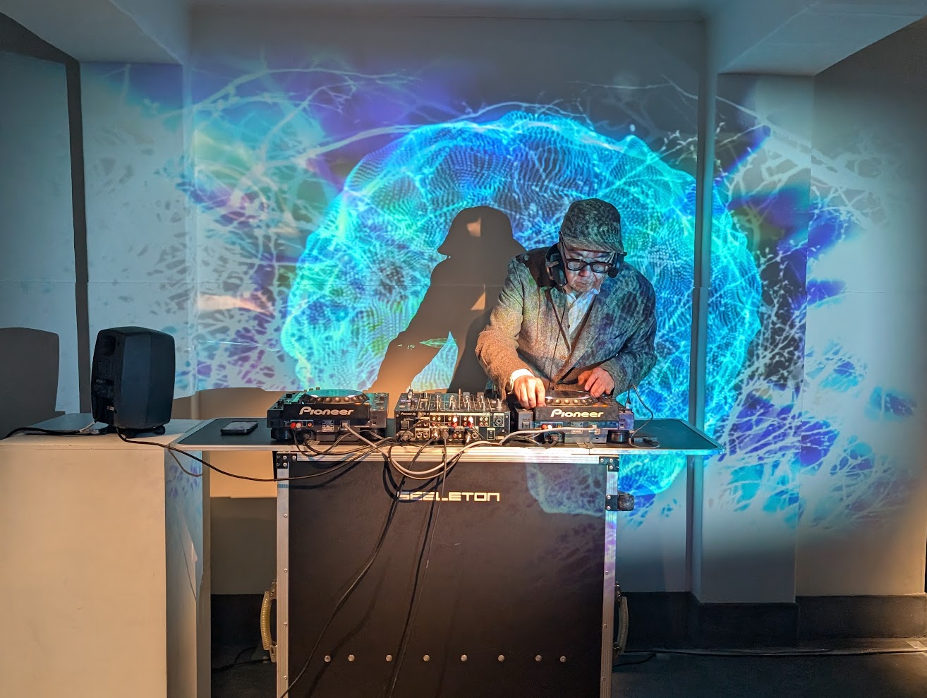 QUIET j. トップ画像